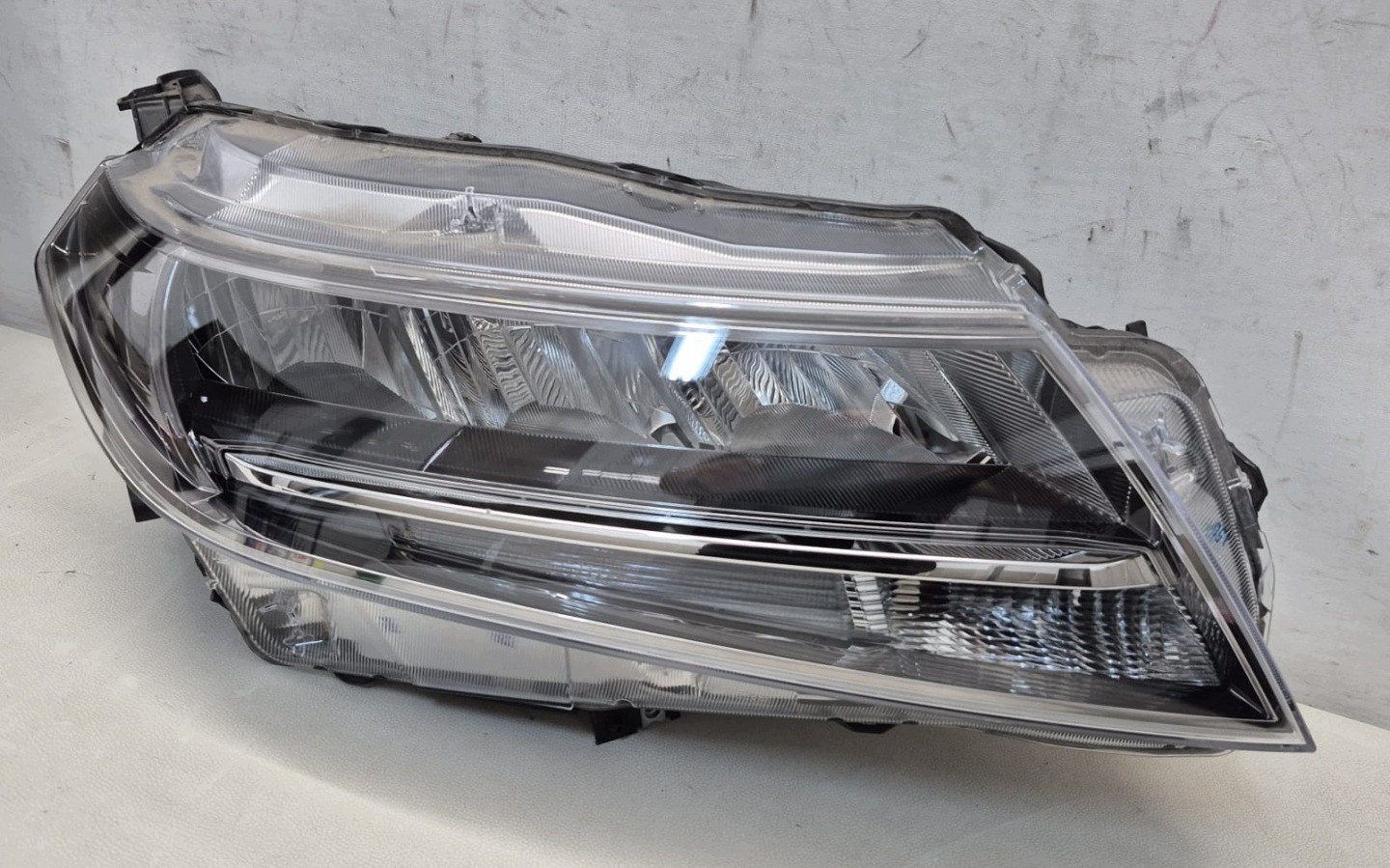 SUZUKI VITARA III 3 LIFT 19- feu droit avant avant FULL LED 100-7R016