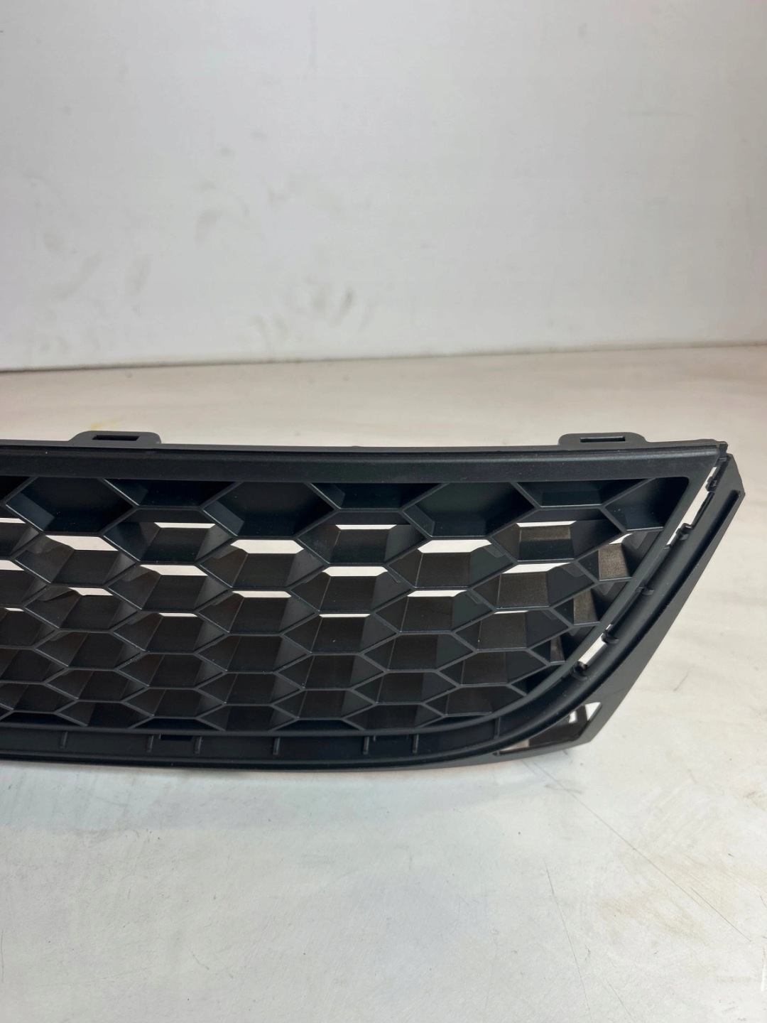 Lüftungsgitter mitte der Stoßstange Volkswagen Golf VI GTI 5K0