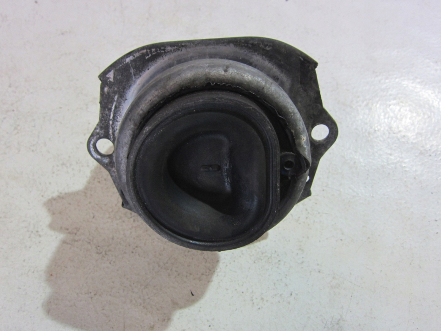BMW X5 E70 3.0 N52 N55 engine mount 6780259