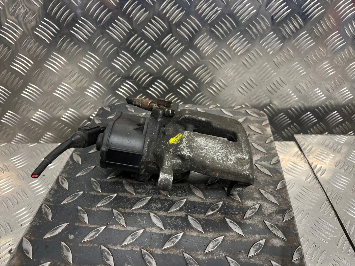 caliper brake left rear part rear VOLKSWAGEN PASSAT B6
