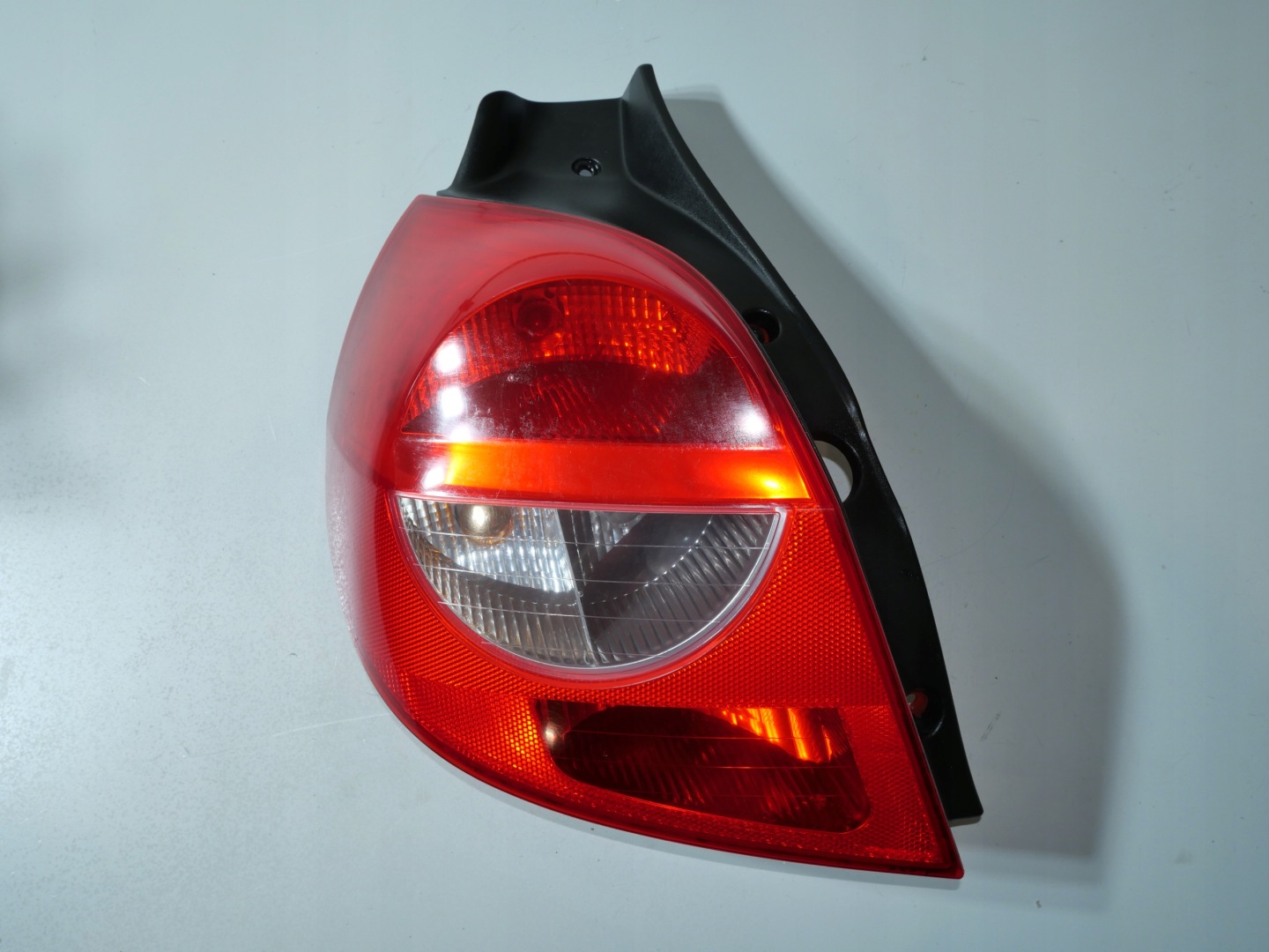 CLIO III light left rear rear part