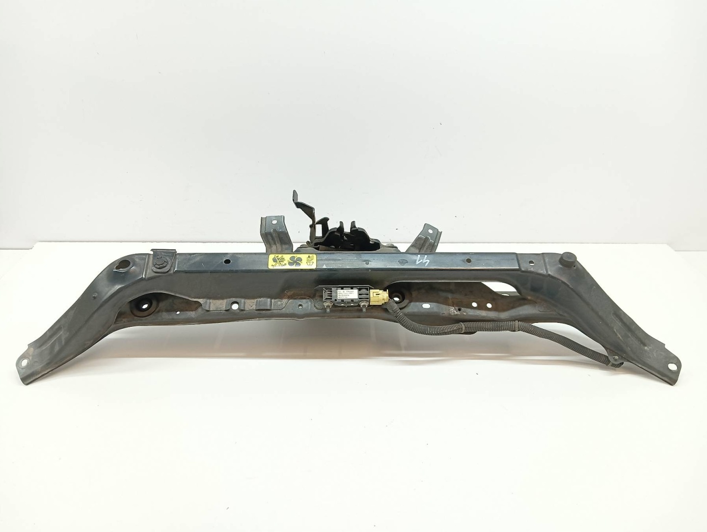 support panel for radiators pillar upper Nissan Note and (2004- )