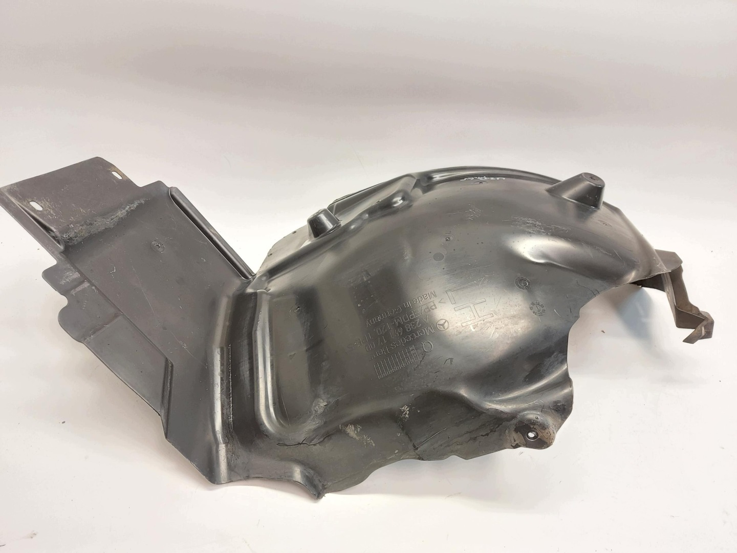 MERCEDES W213 E300de Kombi mudguard front left rear. A2386911700