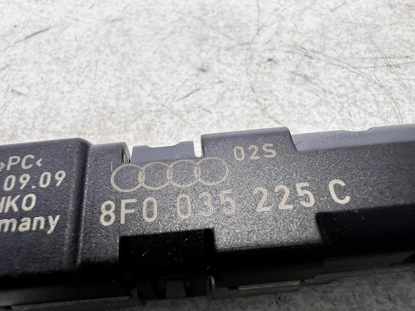 ANTENA verstärker antenne AUDI A5 8T CABRIO 8F0035225C
