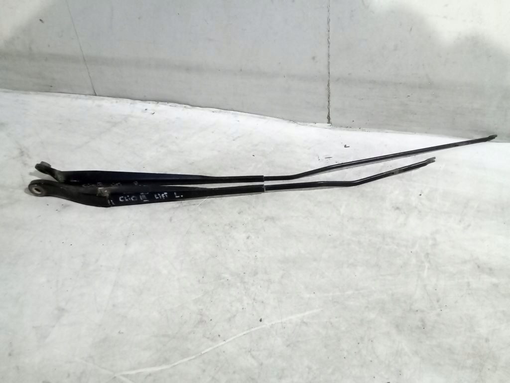 Renault Clio III lift wiper arms front