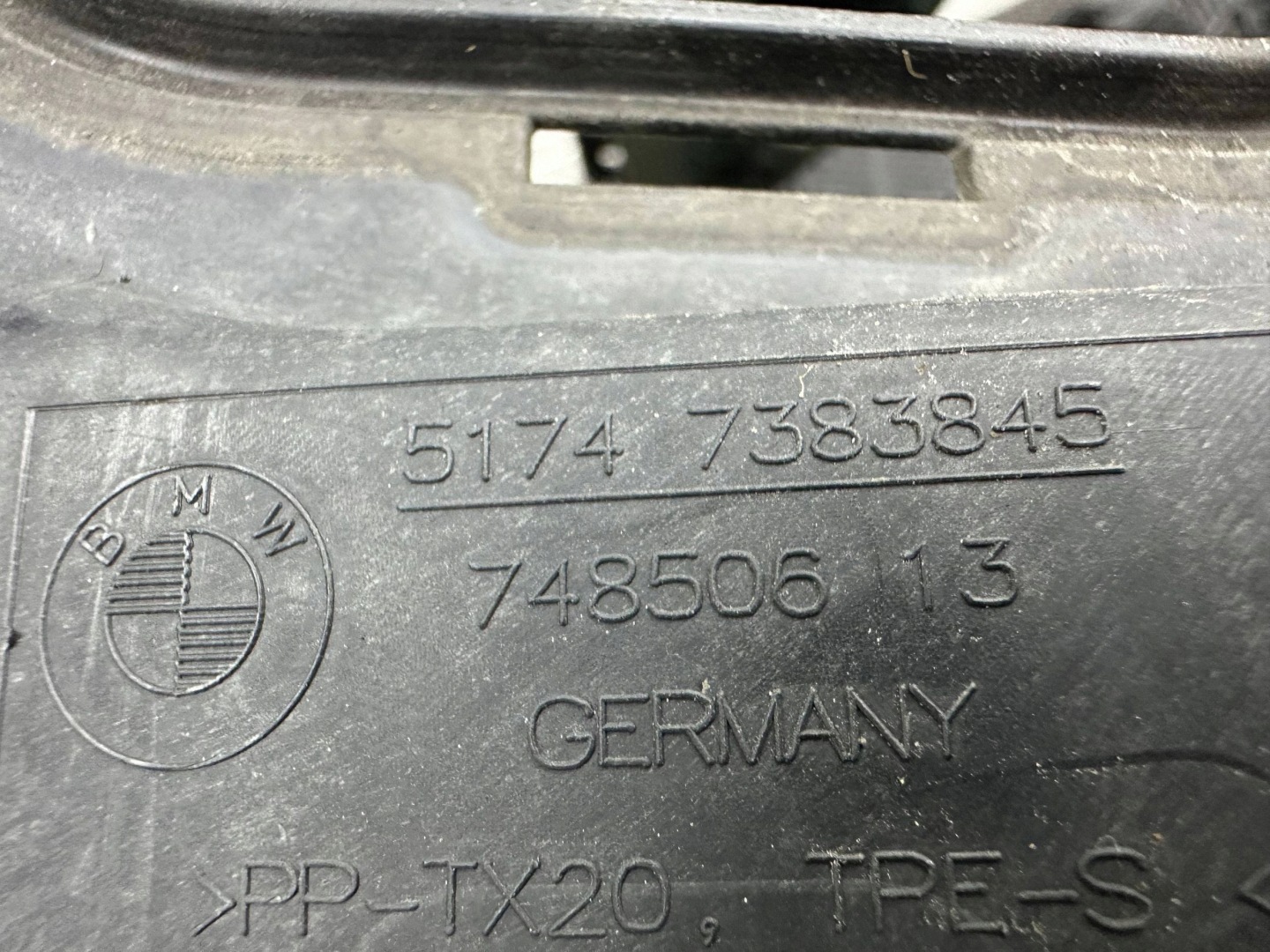 drain air BMW 5 G30 G31 7383845