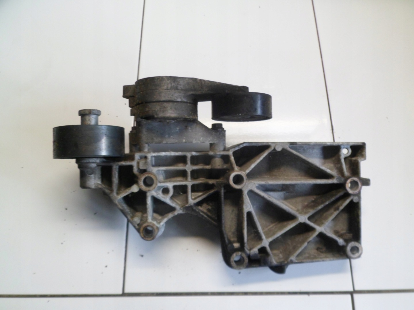 VW AUDI 2.0TDI BKD supporto alternatore 03G903143F