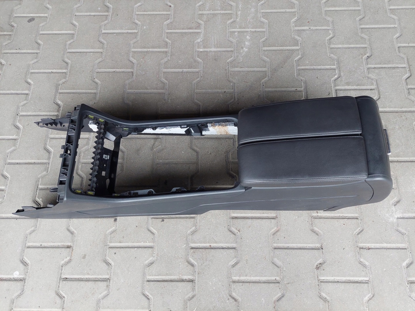 TUNEL central armrest VW TOUAREG II 2 7P
