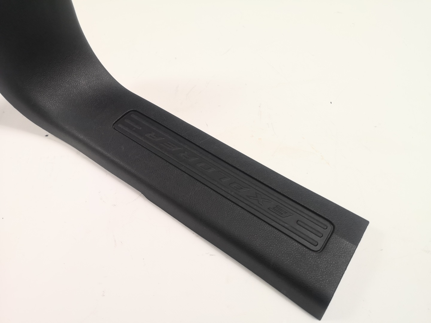 cap moulding cover of the threshold P front Ford Explorer 2011-2019