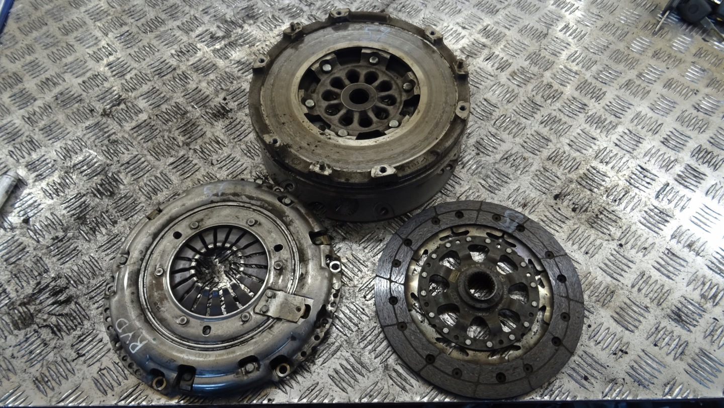 Embrayage Complets LUK 0CX105266 ODJ141015 AUDI nr 57
