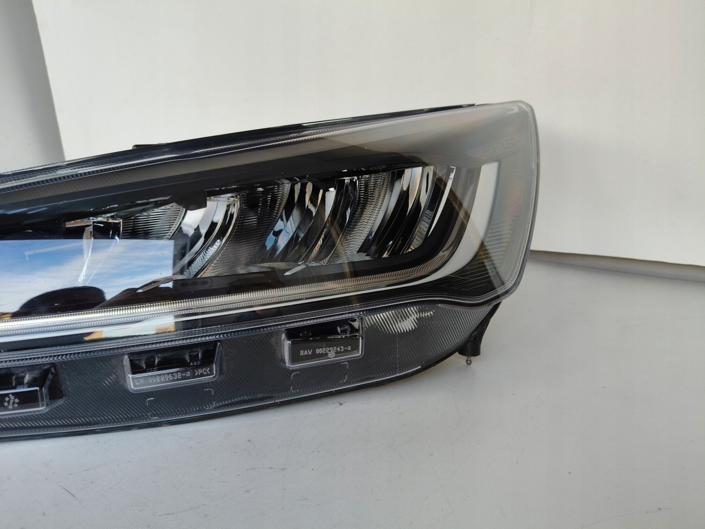 feu gauche REFLEKTOR FORD FOCUS MK4 22- LIFT FULL LED