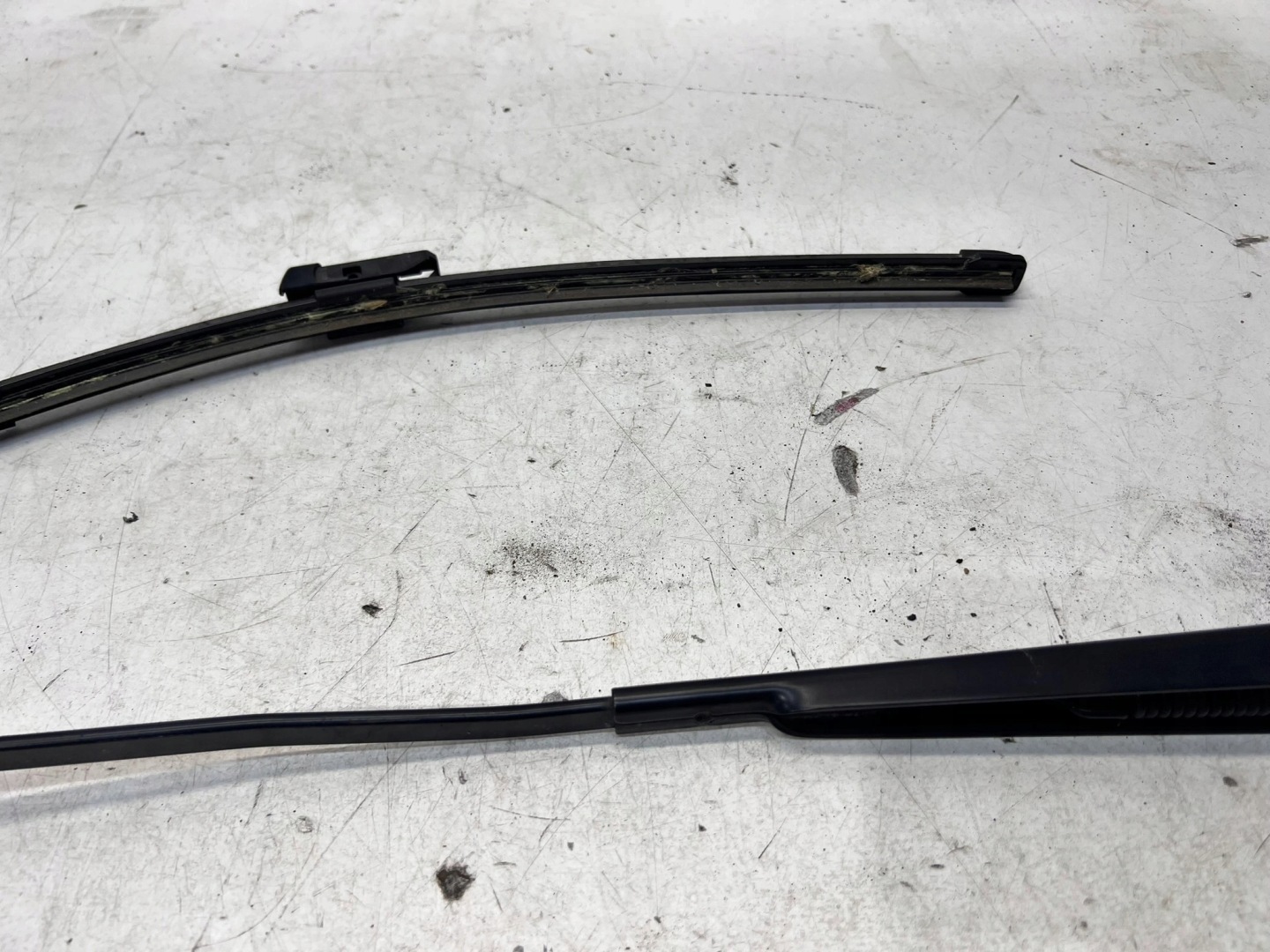 wiper arm left AUDI Q7 4M 4M2955407