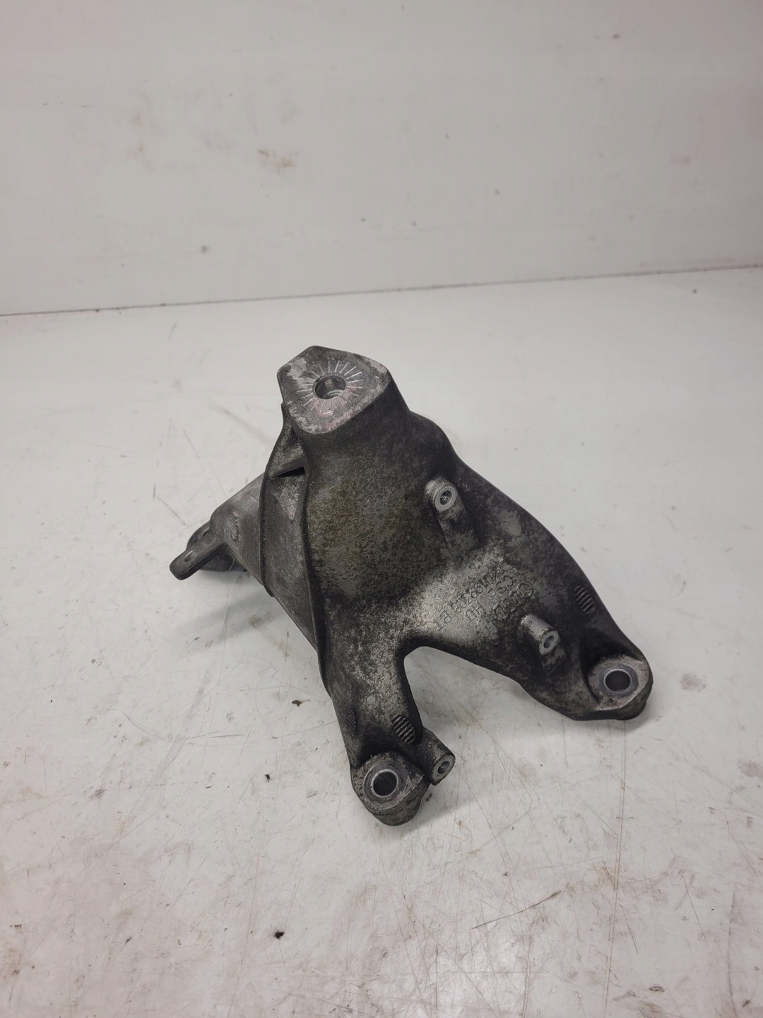 ŁAPA SILNIKA PRAWA AUDI A4 A5 8K0199308BT