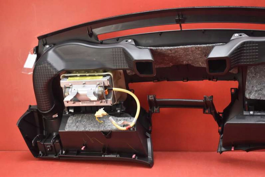 dashboard instrument panel console cockpit airbag EU TOYOTA YARIS 2 II 05-09