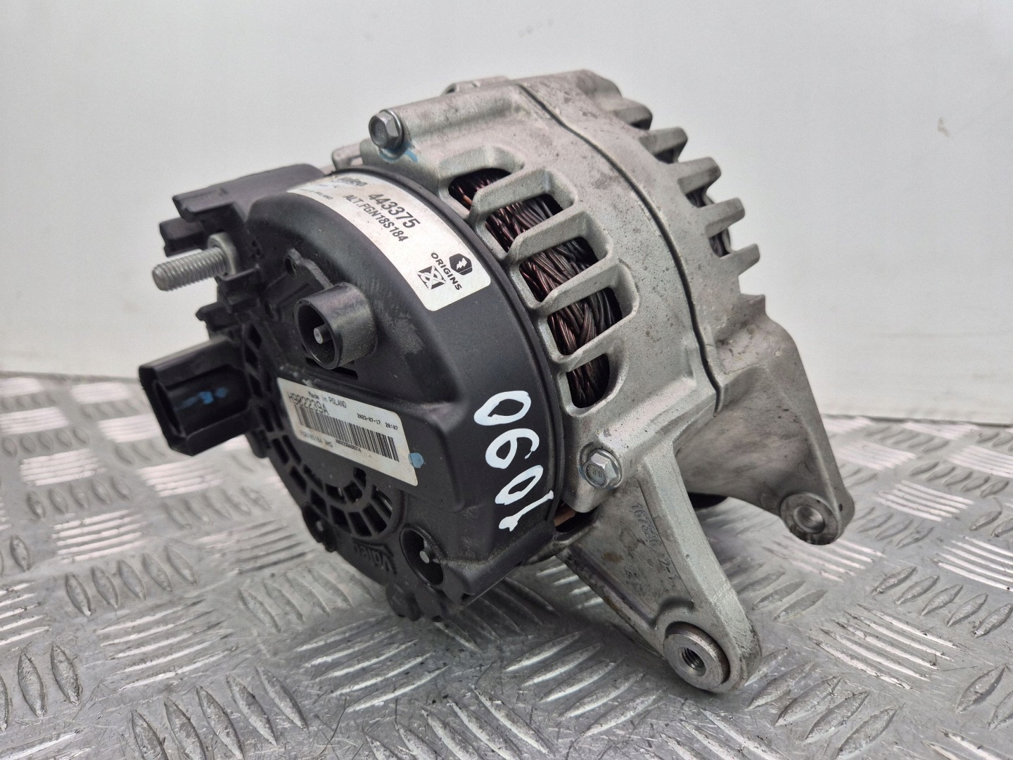 Mercedes E250 W212 2.0 Alternator A0009060922