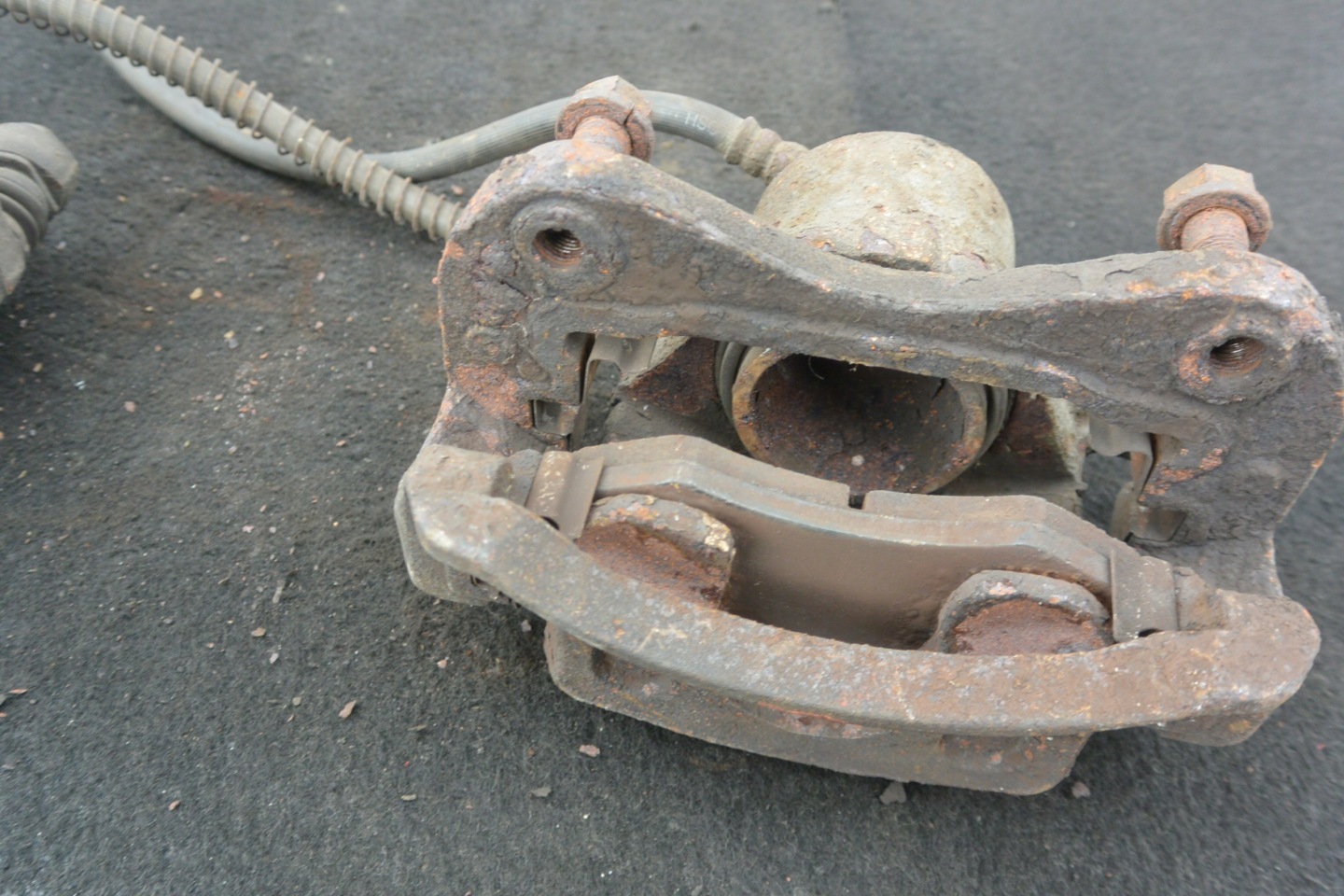 caliper brake front left right KOMPLET HYUNDAI SONATA II