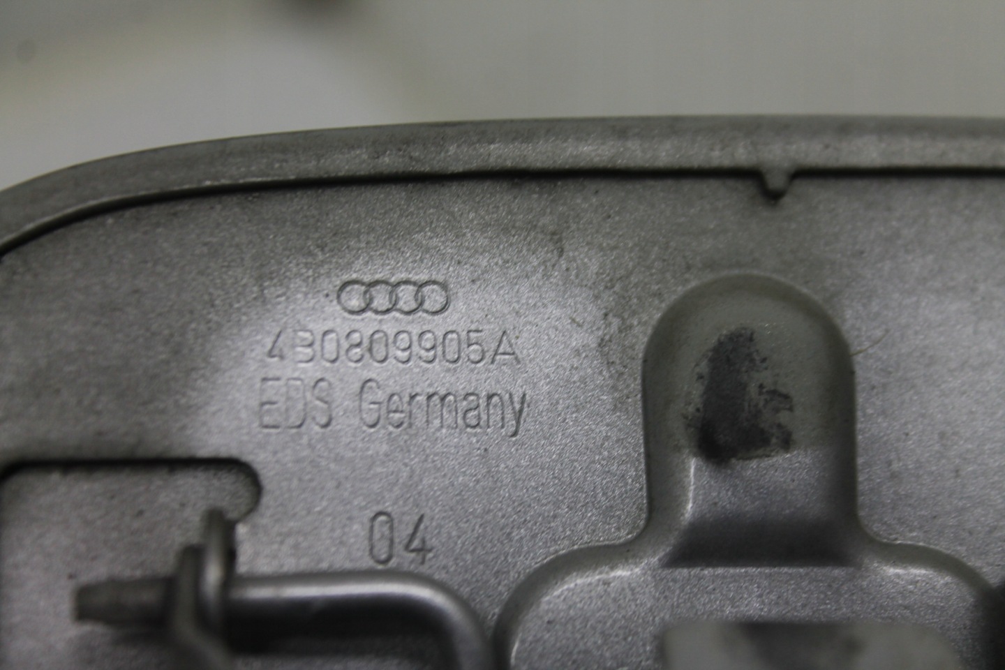 Volet trappe carburant Carburant 4B0809905A AUDI LY7W
