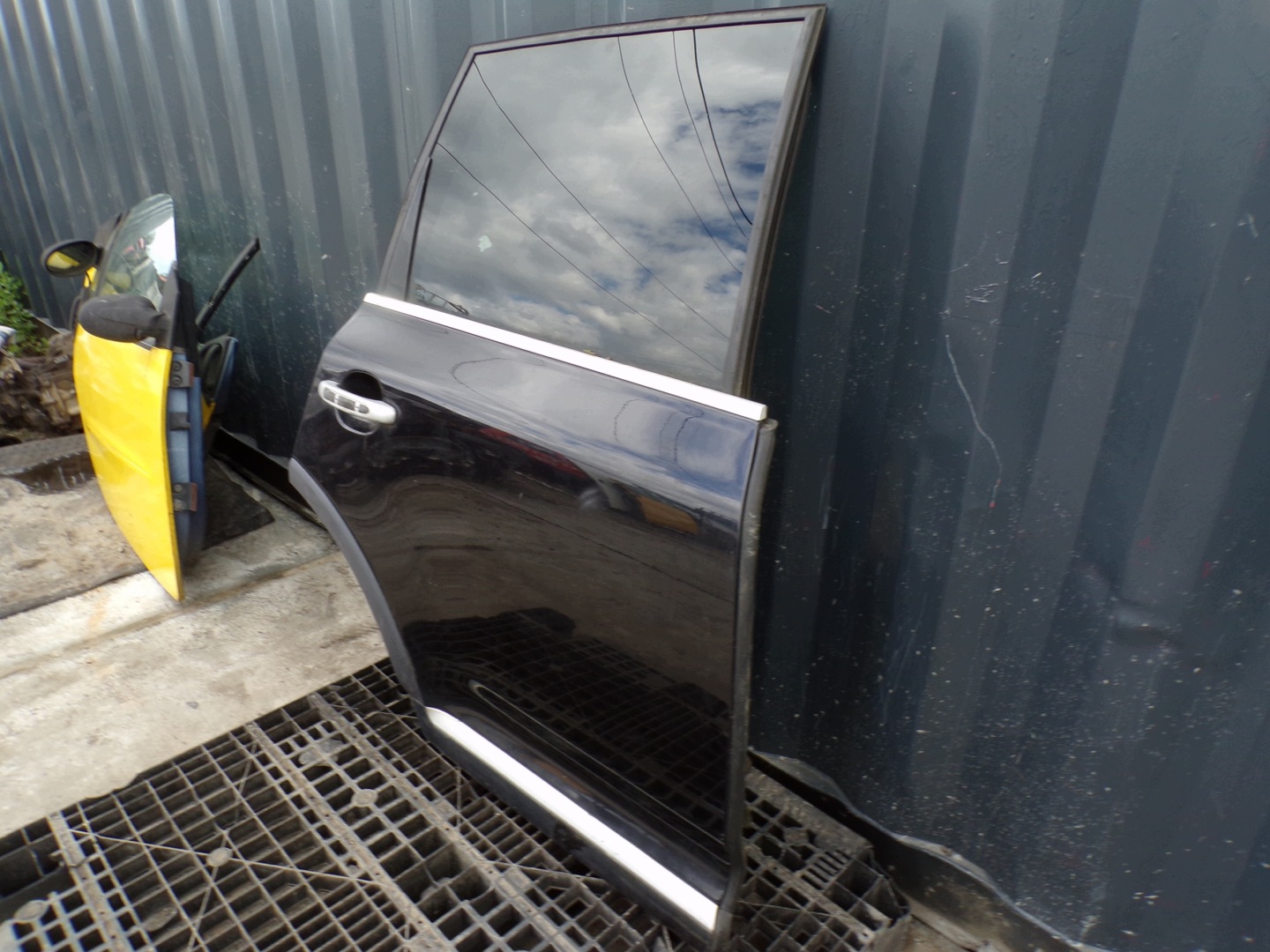 door right rear. right rear part PORSCHE CAYENNE 7L (R1)