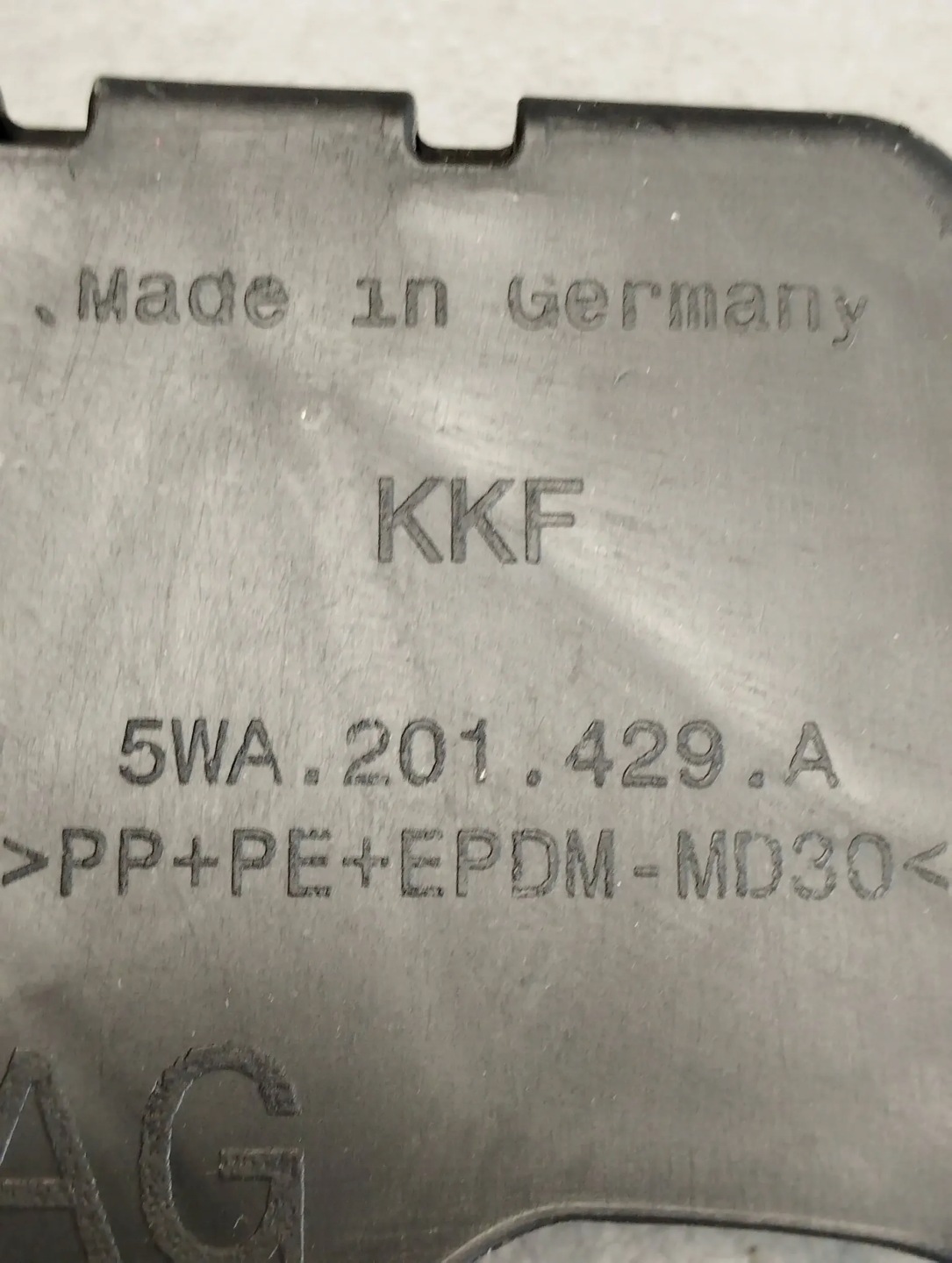 Audi S3 A3 8Y Blende Abdeckung Behälter des Kraftstoffsbehälters 5WA201429A