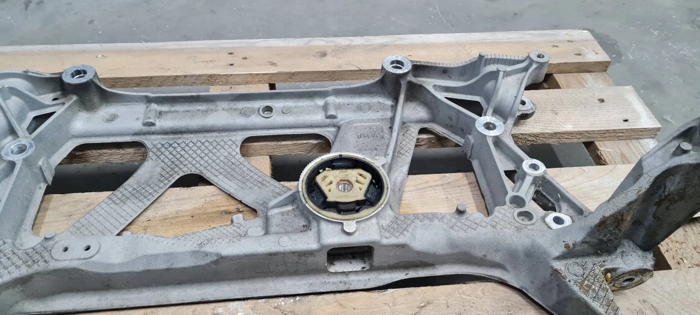 S3 8Y A3 axle beam axle beam springing front subframe below engine 3Q0199369E