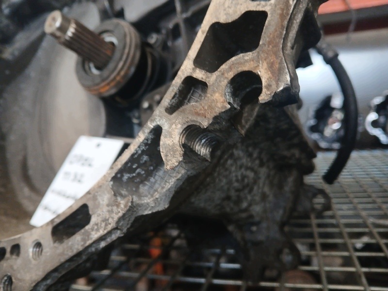 boîte vitesse OPEL M32 endommagé couverture