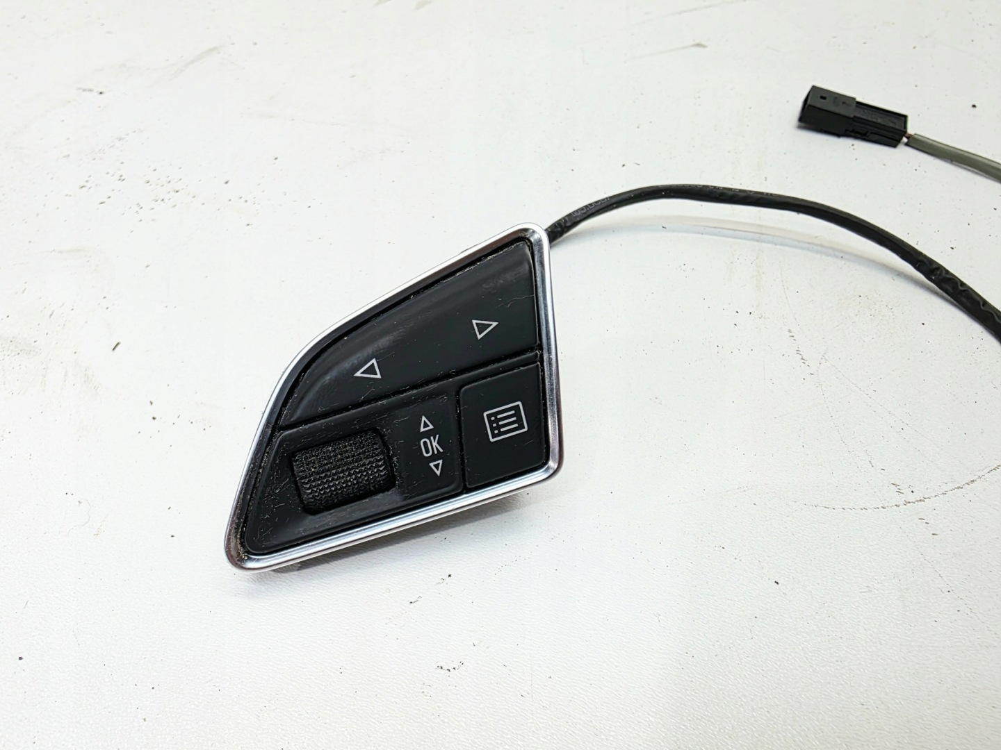 GUZIK button MULTIFUNKCJI CHROM AUDI A3 8V Q3 8U 8U0951523C
