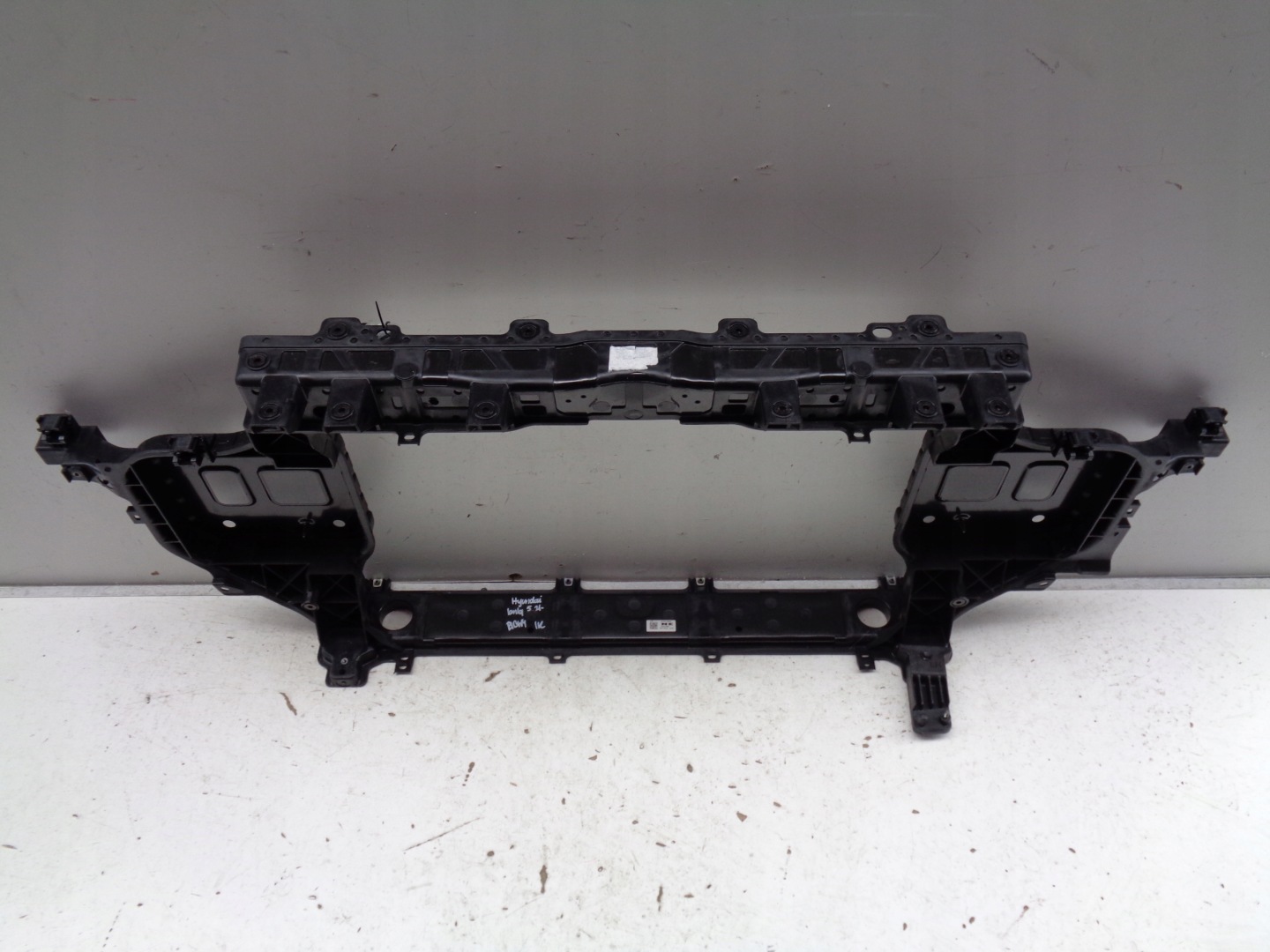 new bar, wall front HYUNDAI IONIQ 5 21