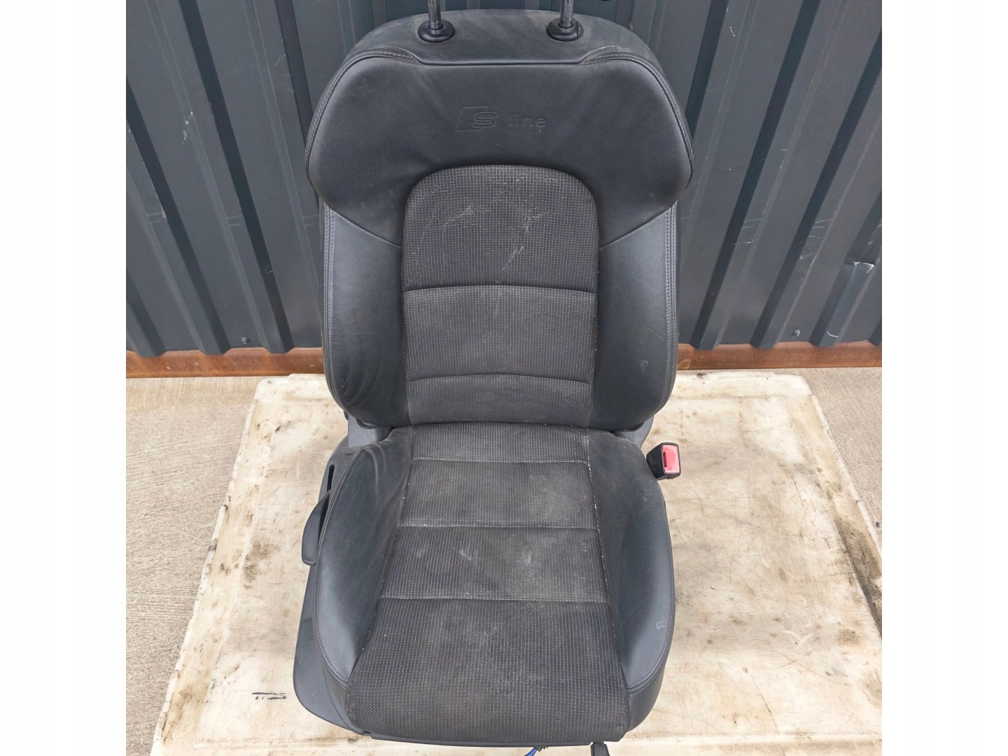 seat front right PASAZER AUDI A3 8P SPORTBACK S LINE POL leather