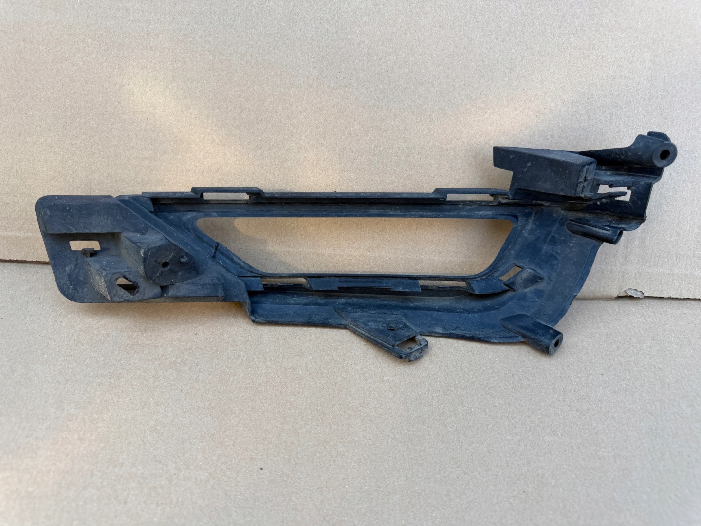 VOLVO XC90 II 2015-2019 grid of a bumper left front 31383833