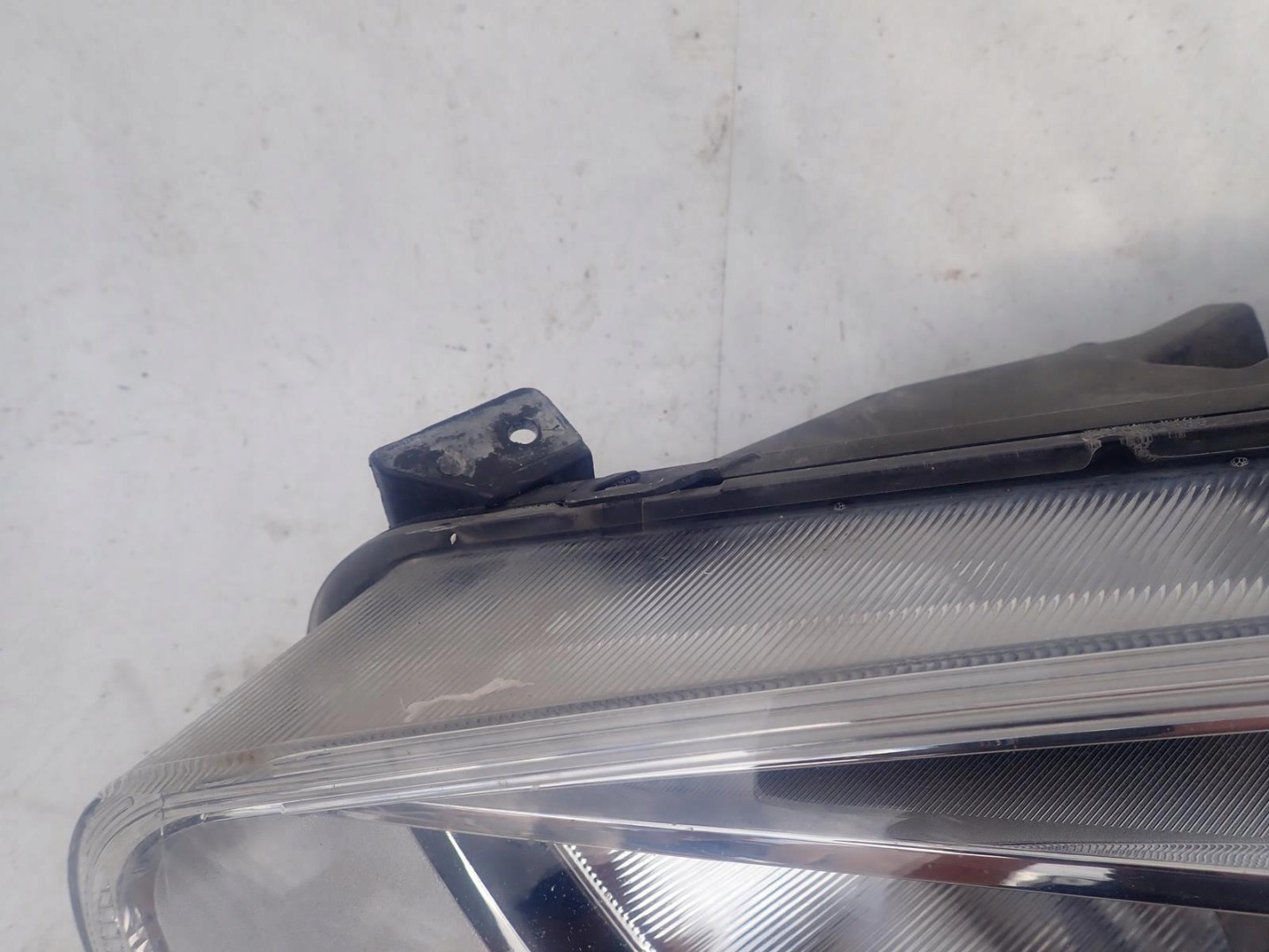 FORD TRANSIT COURIER 14- light front front left