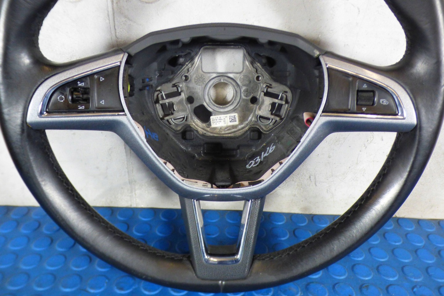 Skoda Rapid lenkrad Leder 5L0419091F LADNA