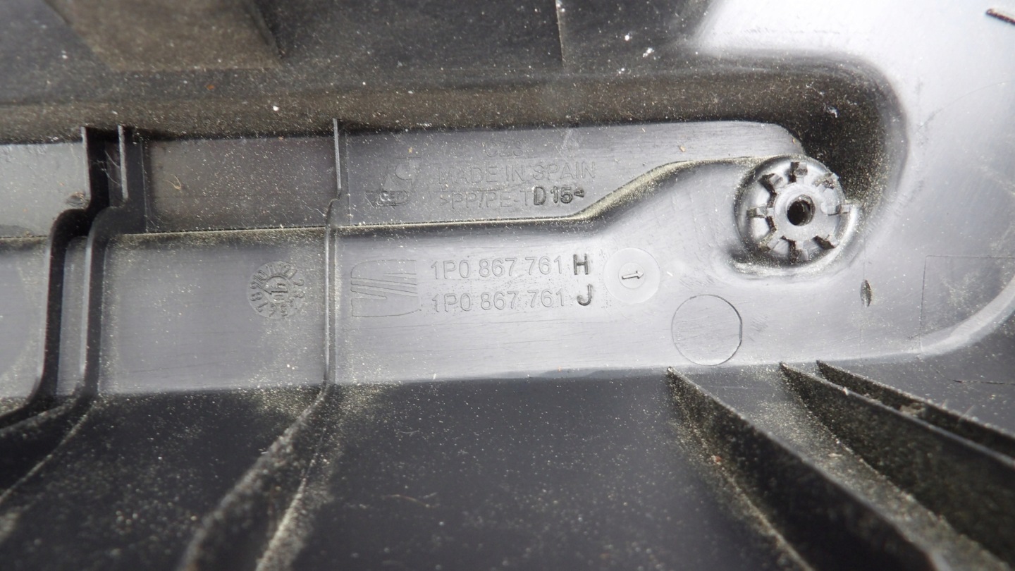 SEAT LEON 2 II plastic boot plato left
