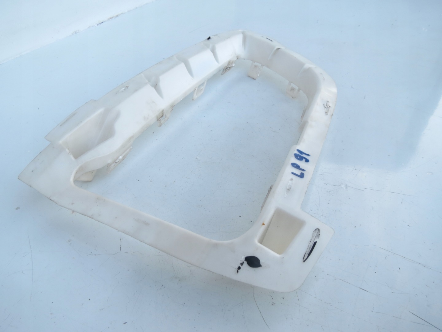 support holder frame of a bumper left front front CHEVROLET CAMARO 17-23