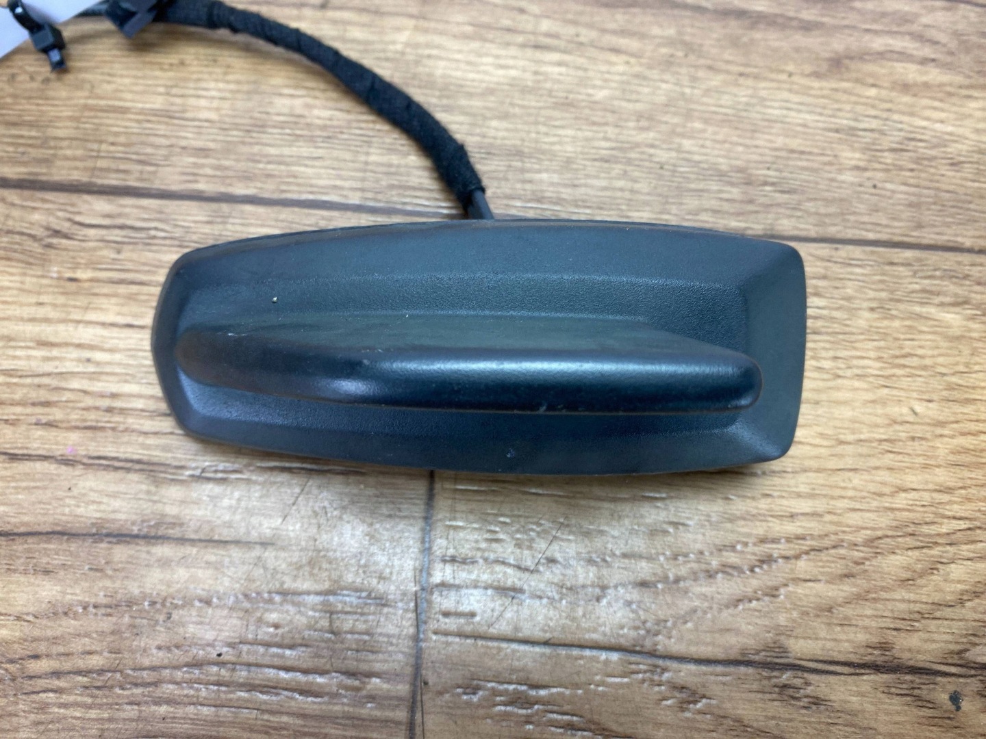 Antenne GPS (pletwa) rekin Cadillac Escalade IV 2015+