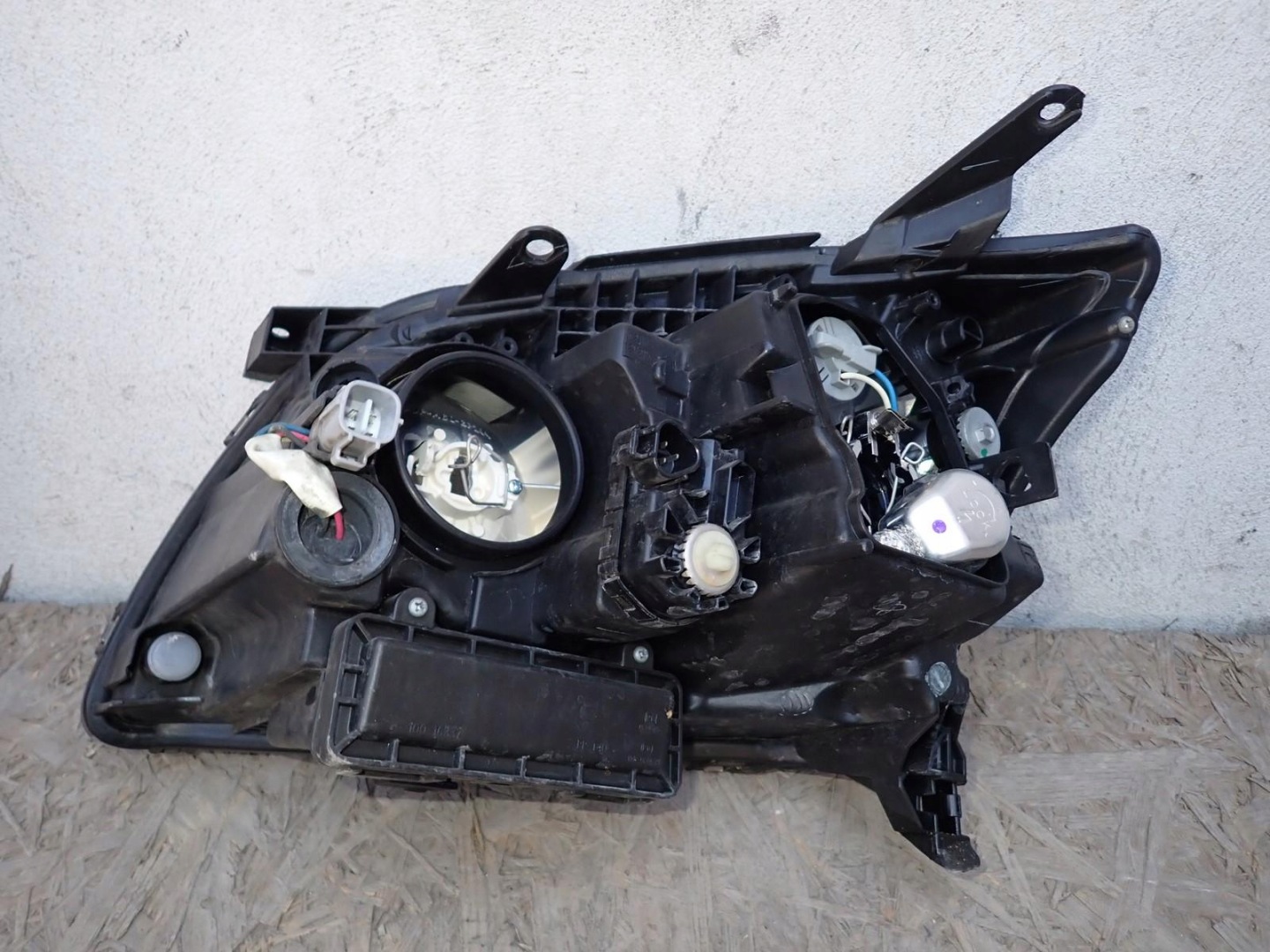 light right REFLEKTOR right front XENON TOYOTA AVENSIS T25 02-05