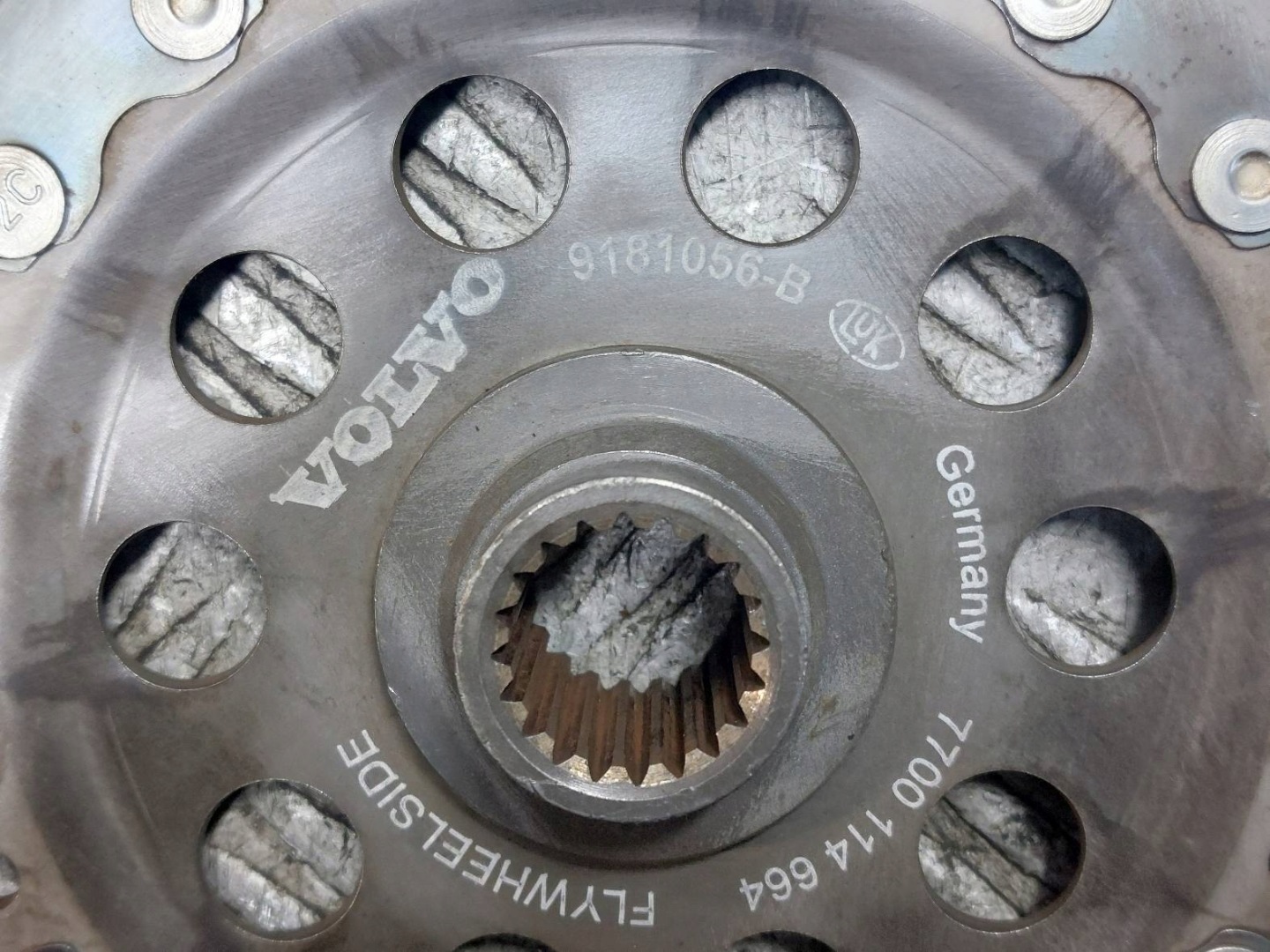 VOLANO USATO + disco + di pressione + LOZYSKO OPOROWE VOLVO V40 e 9181056-B