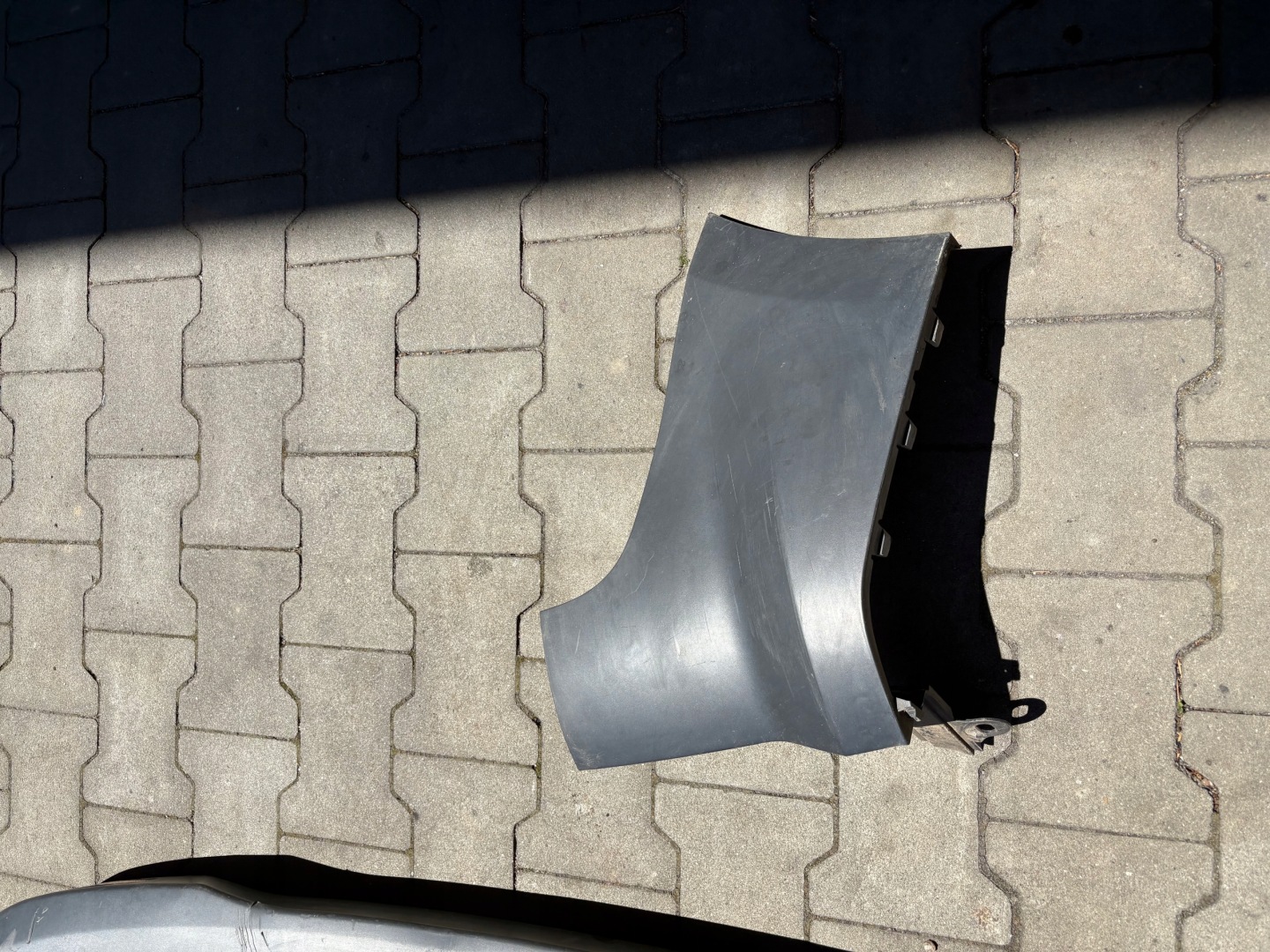 Pare choc Arrière Unité d’angle Droite FORD COURIER MK2 ET76-17926-A