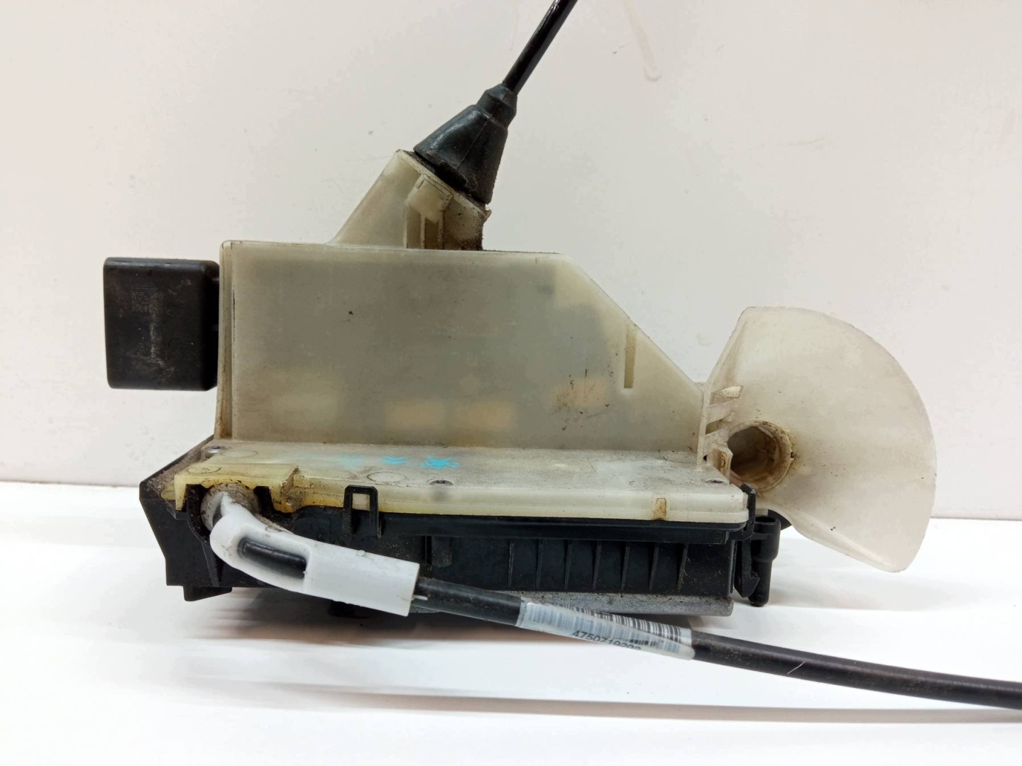 lock door left front 9688080080 Peugeot 2008 and (2013-2019)