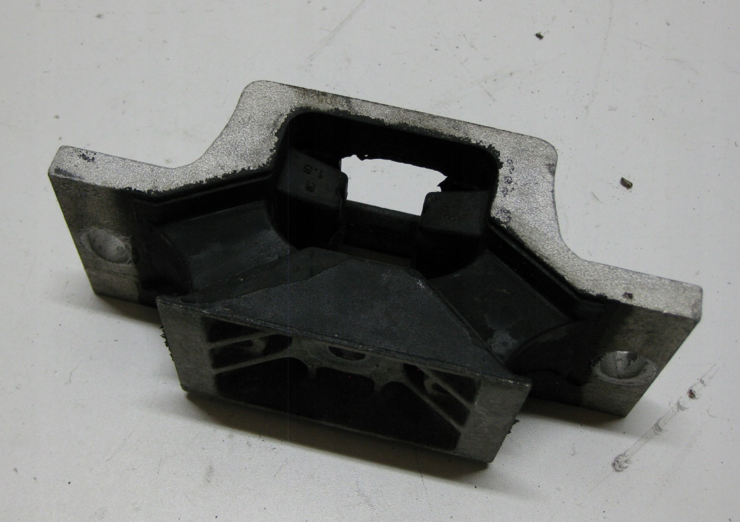 RENAULT MASTER III LIFT engine mount 8200676857