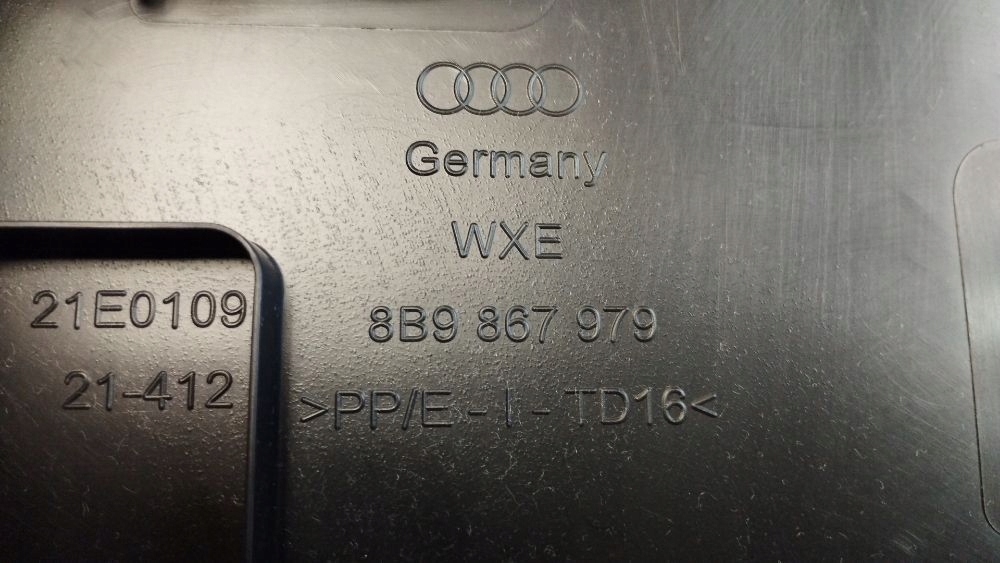 Audi A5 B10 KOMBI upholstery bonnet rear part 8B9867979