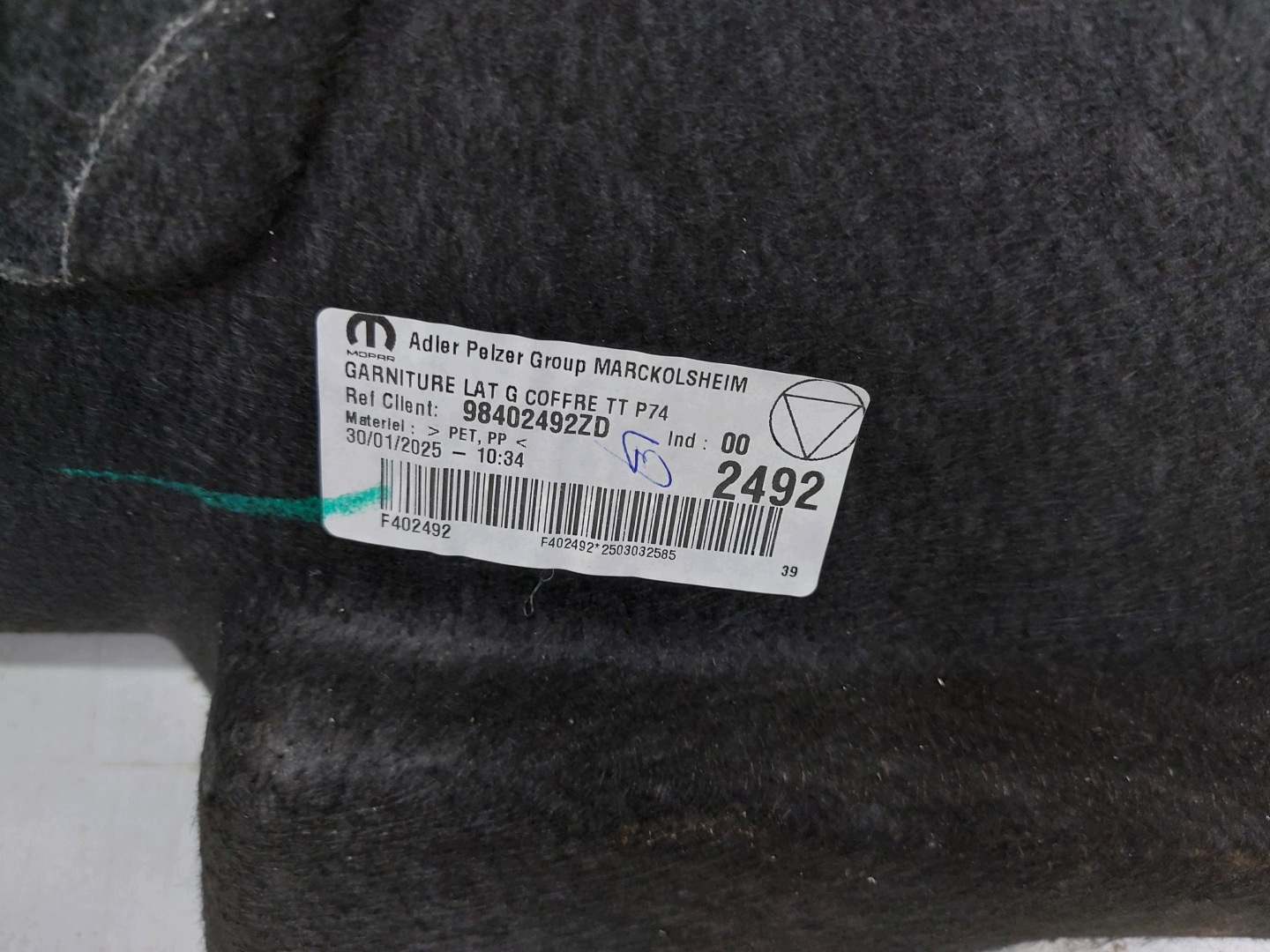 Peugeot 5008 III E5008 boot upholstery left rear part 98402492zd