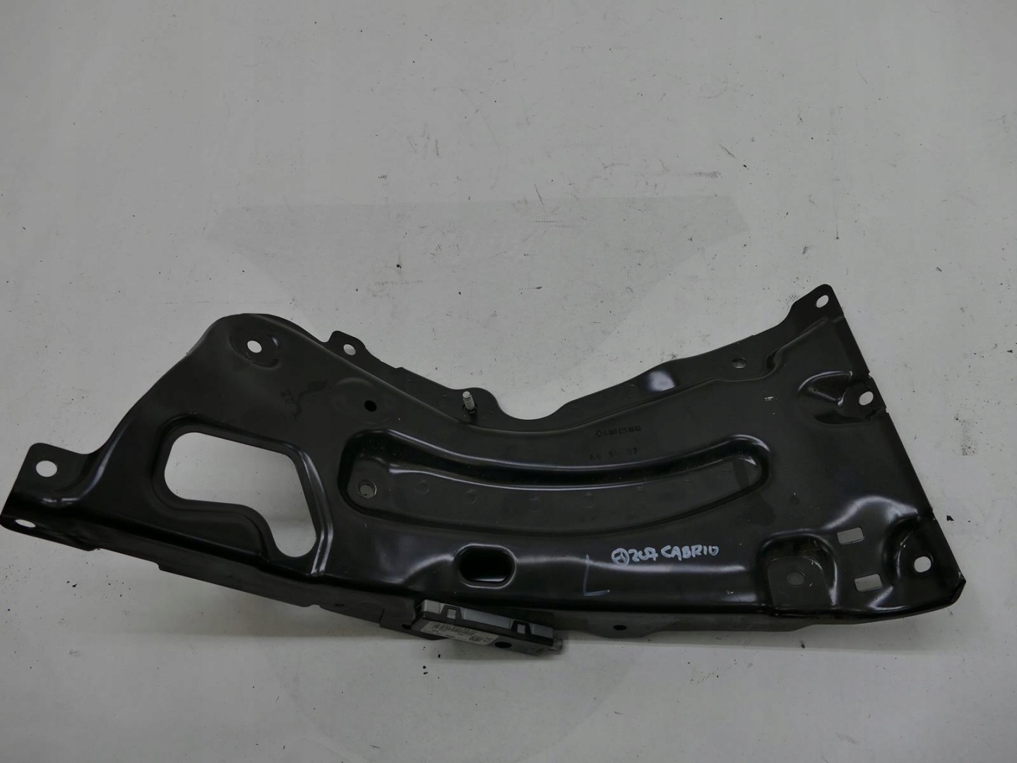 MERCEDES W207 A207 CABRIO console support left A2076440105