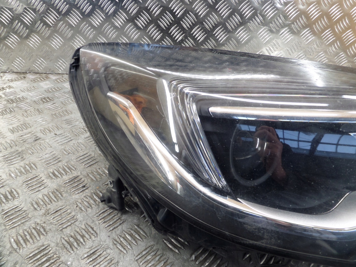 light right front Opel Astra K 39047201