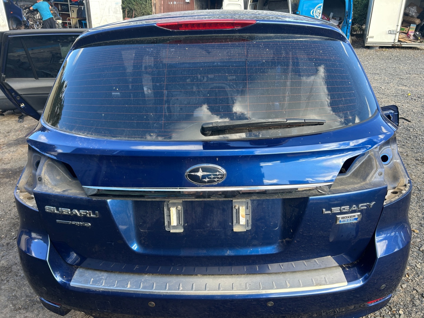 SUBARU LEGACY V KOMBI KOMBI kufrové dvere E8H
