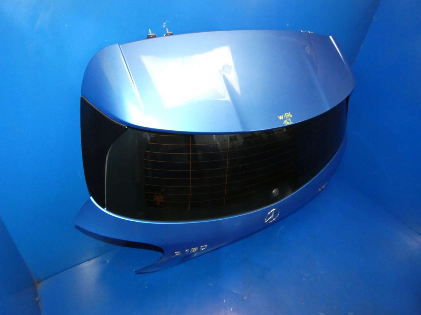 A KLASA W176 trunk door boot rear part rear Z window 162