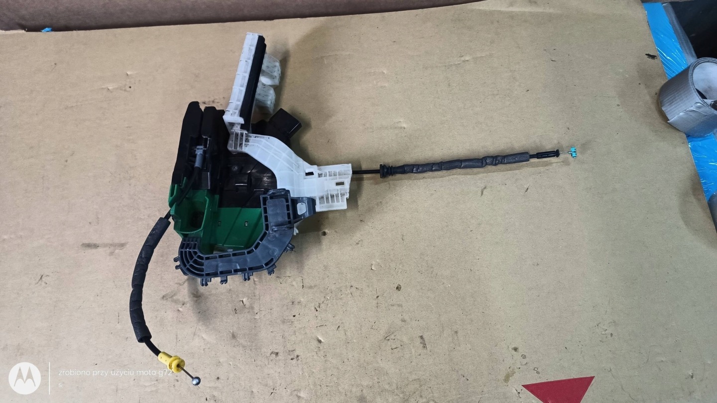 HYUNDAI i30 III lock door left front 81310-G3040 2017R