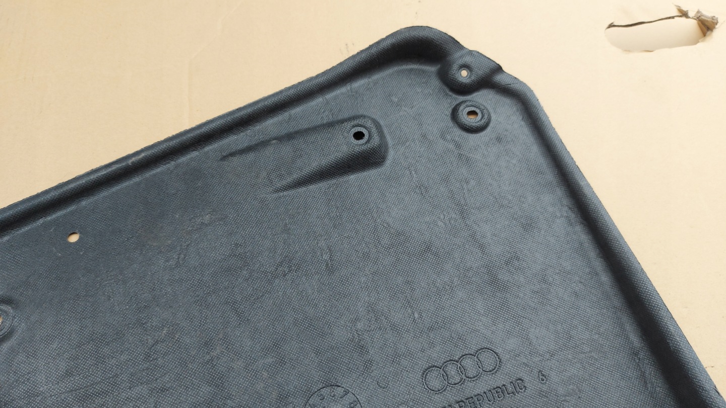 cover chassis AUDI A6 C8