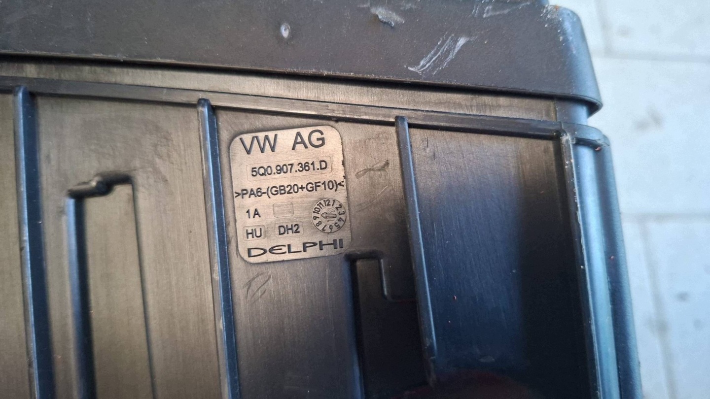fuse box complete Volkswagen Touran III 5Q0907361D