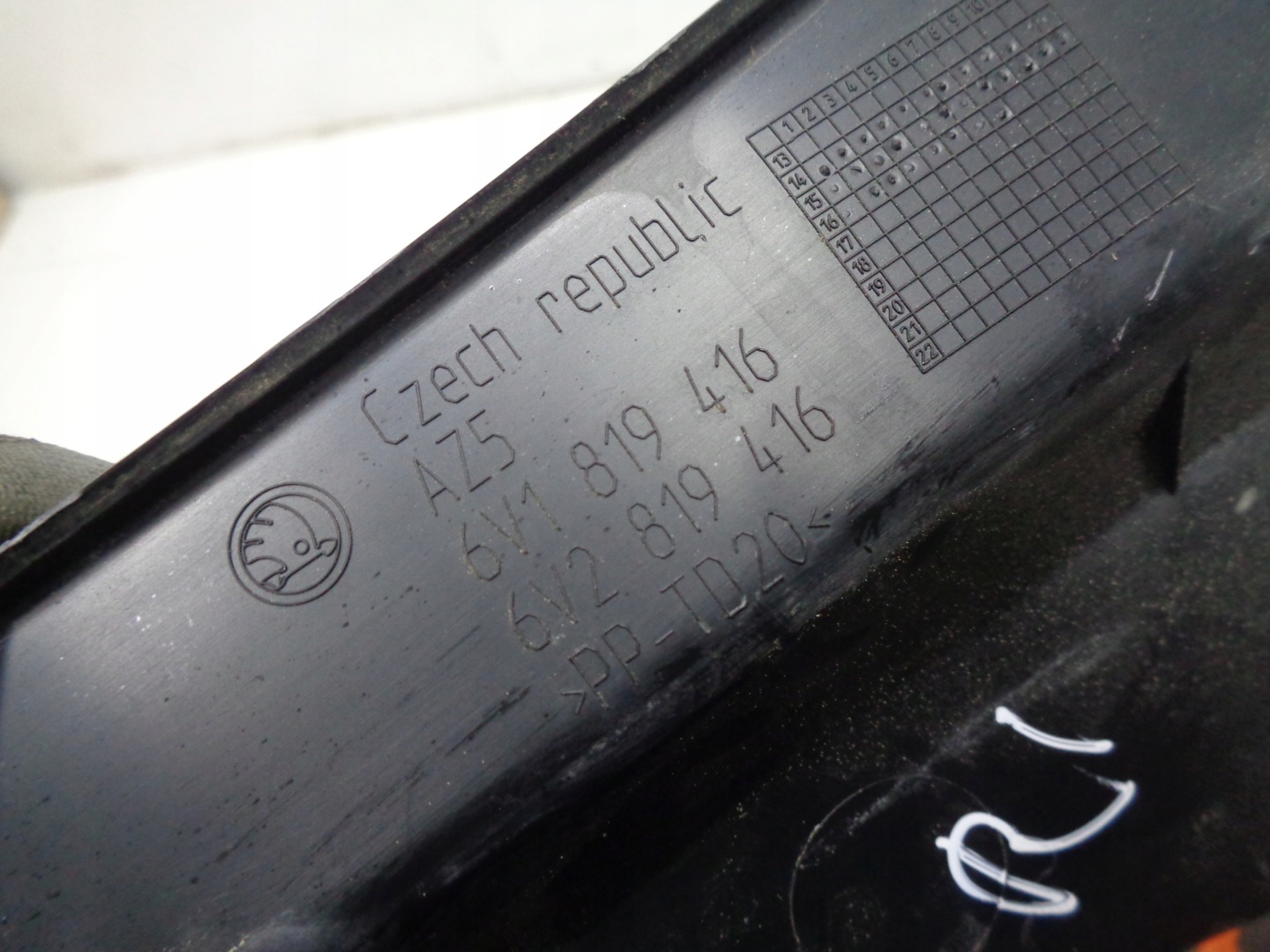 SKODA FABIA III TORPEDO RIGHT 14R>