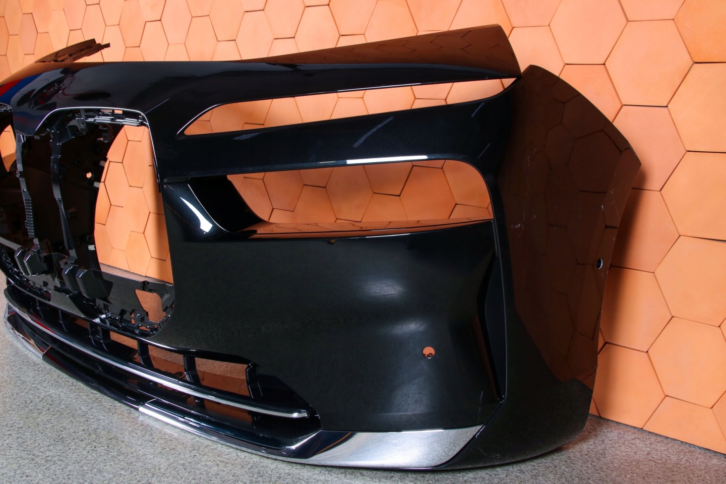 BMW 7 G70 i7 bumper front front colour 475